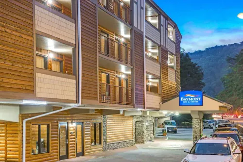 Front entrance exterior of the Baymont by Wyndham Gatlinburg On The River.